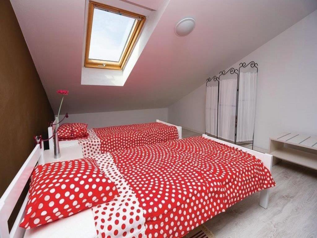 Apartments Grzic Porozina ภายนอก รูปภาพ