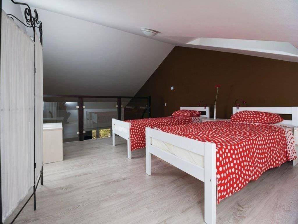 Apartments Grzic Porozina ภายนอก รูปภาพ