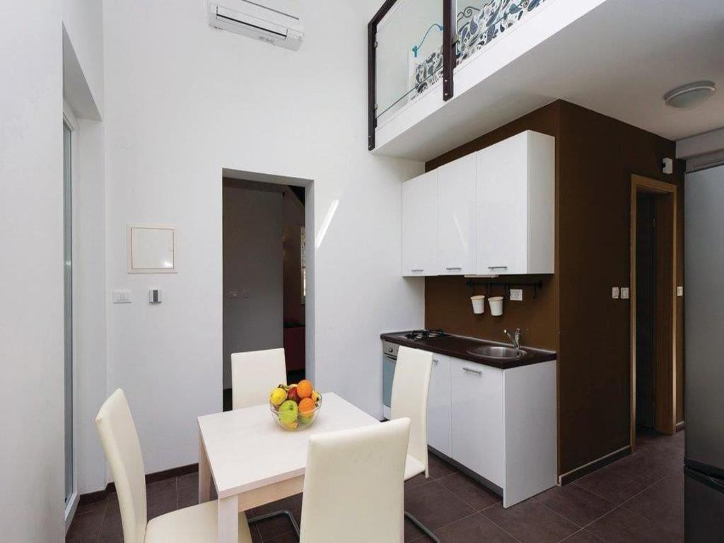 Apartments Grzic Porozina ภายนอก รูปภาพ